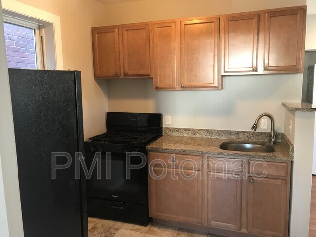 Building Photo - 344 Main St