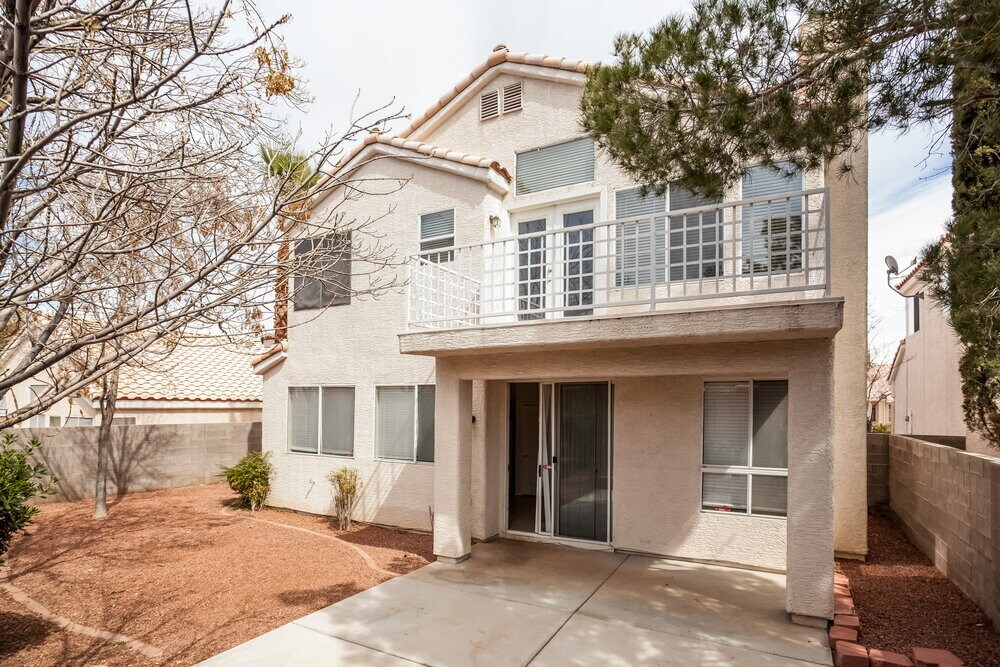 Building Photo - 2413 Bloomington Dr