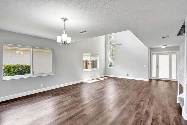 Building Photo - 9821 NW 5th Pl