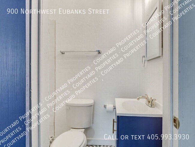 Building Photo - 900 NW Eubanks St