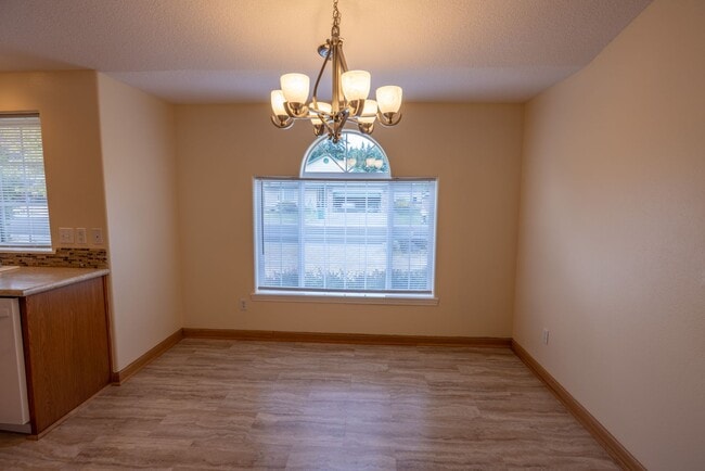 Building Photo - One Level Ranch Home - Three Bedrooms - Wa...