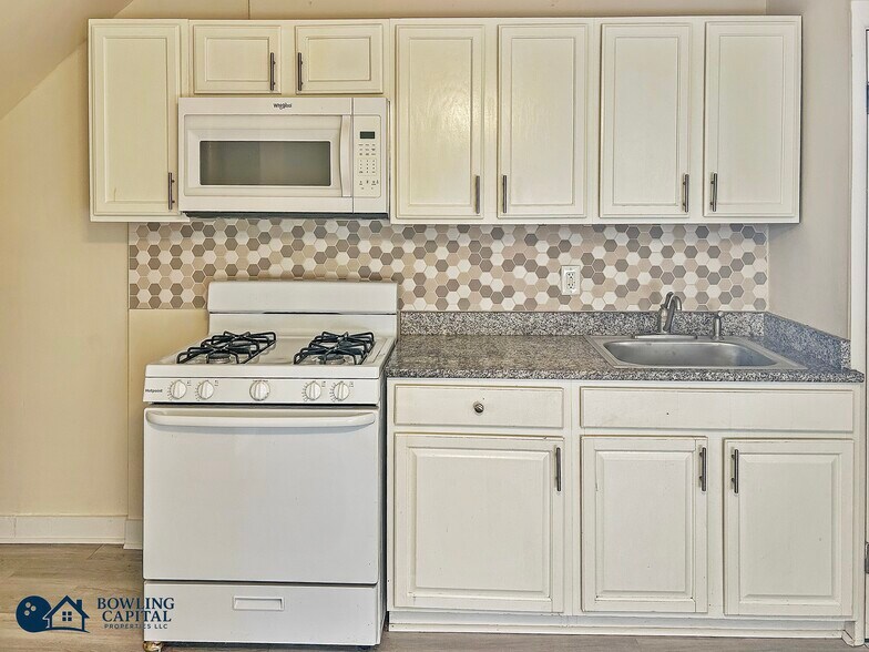 Kitchen - 1106 S Lombardy St