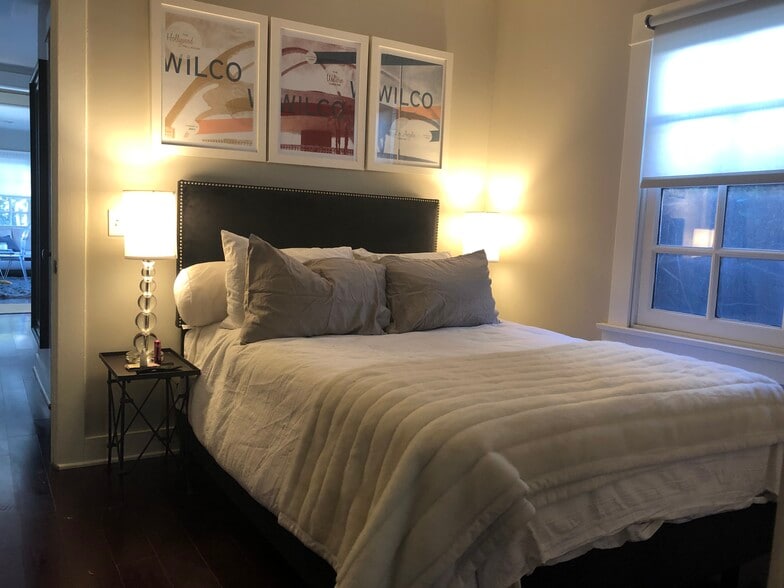 Building Photo - 1316 N Occidental Blvd