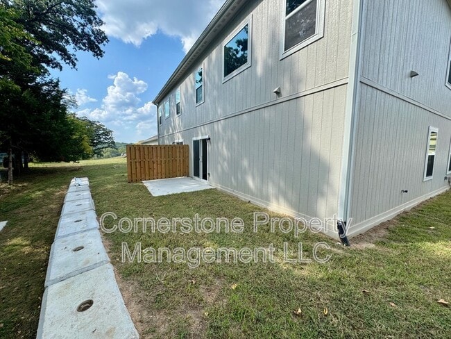 Building Photo - 809 Highland Dr