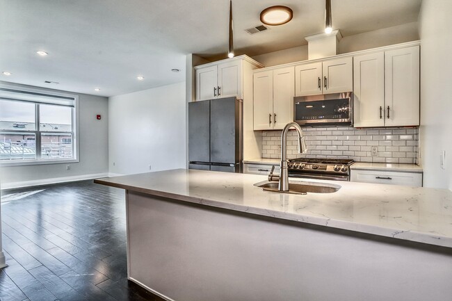 Building Photo - 1901 Summit Ave