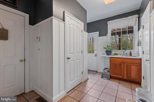 Building Photo - 301 Sturtons Ln