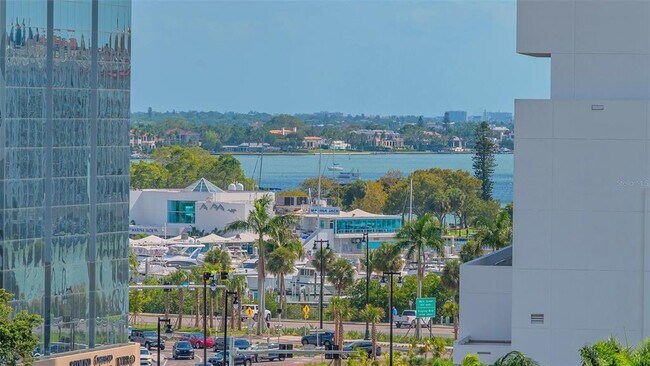 Building Photo - 301 QUAY Cmn