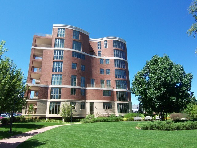 Building Photo - 520 S Washington St