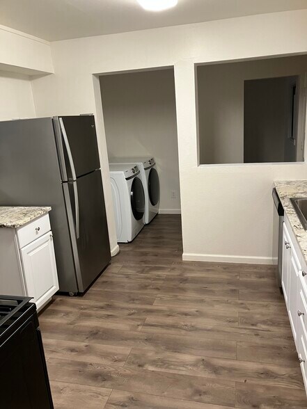 Kitchen and laundry - 808 La Veta Dr NE