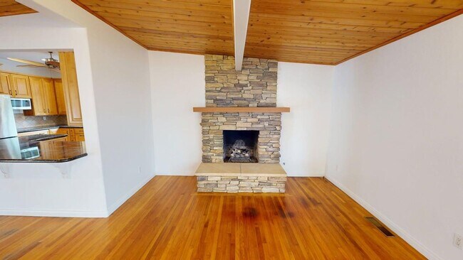 Building Photo - Spacious 4 Bed 3 Bath Home Available for L...