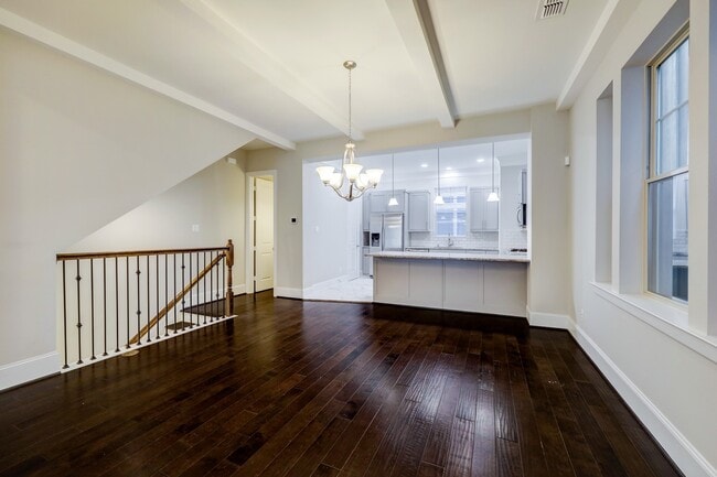 Building Photo - 726 N Shepherd Dr