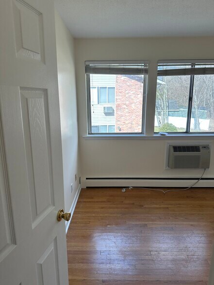 Building Photo - 121 New Britain Ave