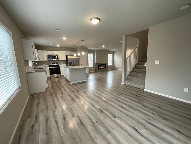 Building Photo - Beautiful 4 Bedroom, 2.5 Bath Home Availab...