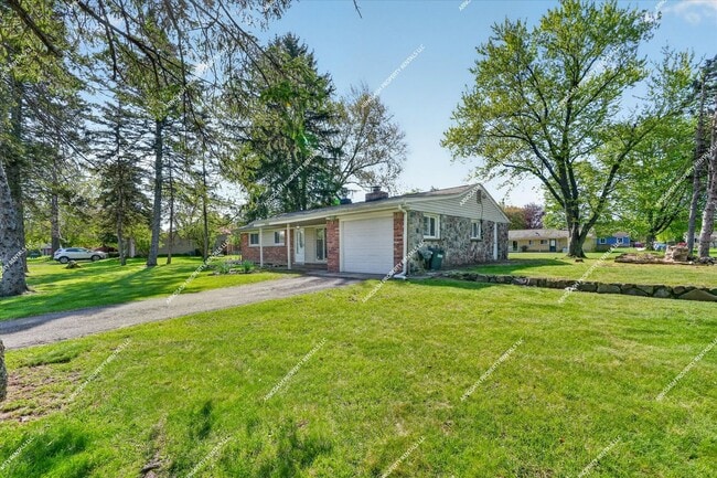 Building Photo - Rare Rental Opportunity! Fully Renovated 3-bedroom, 2-bath Brick Ranch in Farmington Hills!