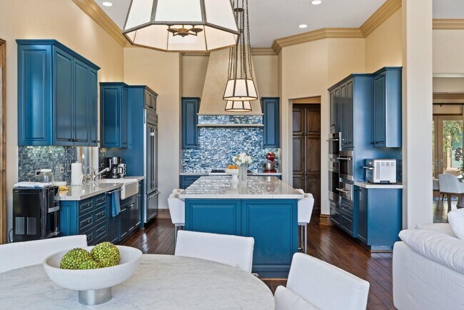 Building Photo - 75741 Via Stia