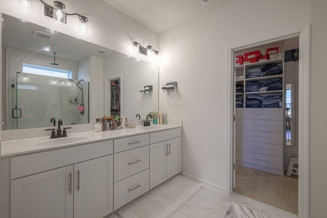 Building Photo - Beautiful 4 bed 3.5 bath over 3000 sq. ft. home with lots of upgrades in Mt. Juliet.  Perfect ent...