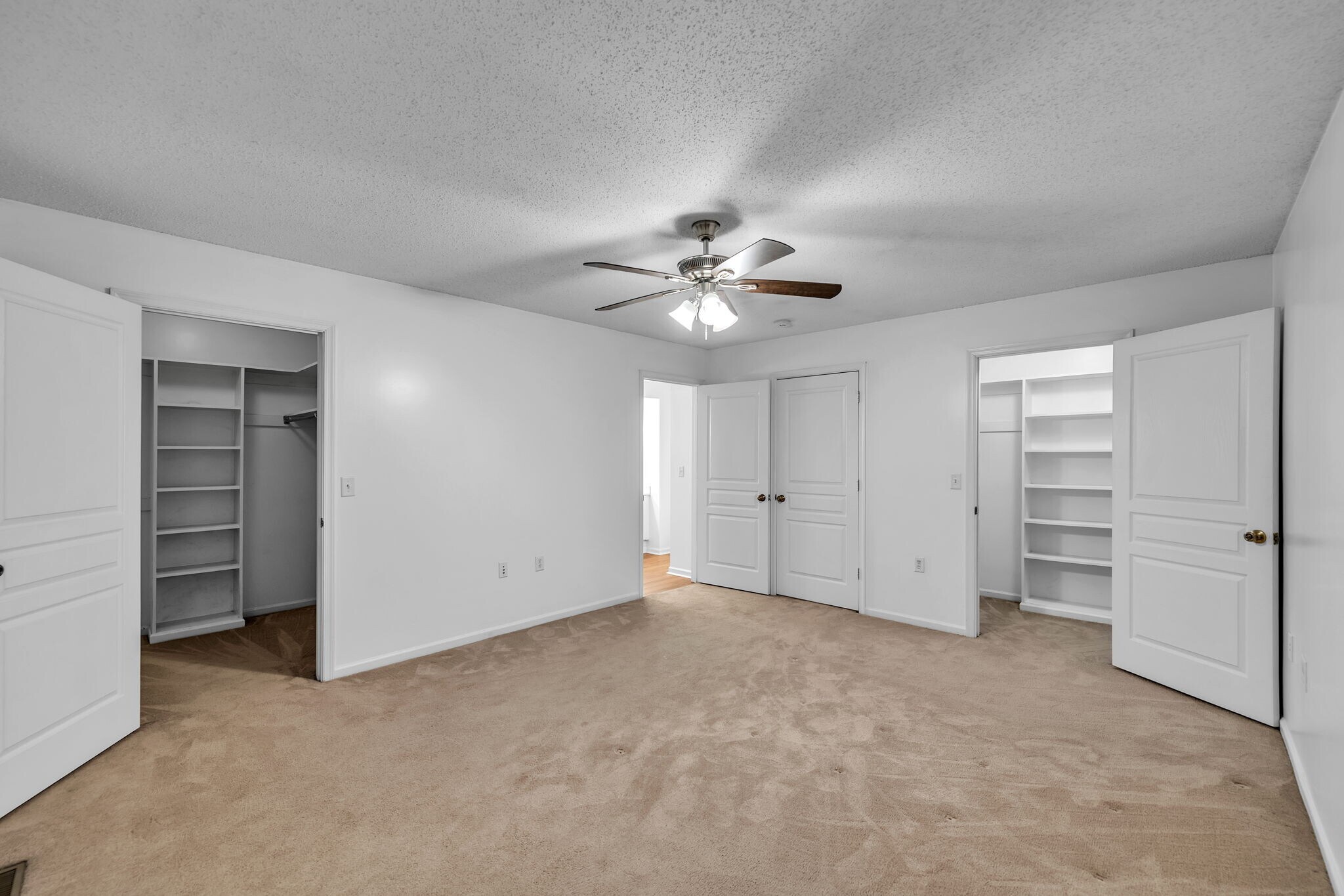 Building Photo - 5905 Echingham Dr