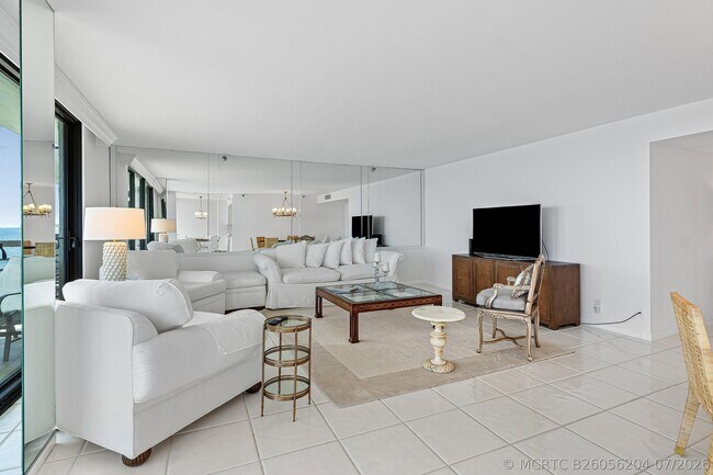 Building Photo - 250 S Ocean Blvd
