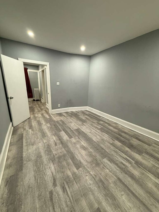 Building Photo - 1707 W Wallen Ave