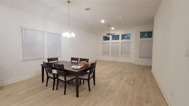 Building Photo - 1720 Scenic Hts Ln