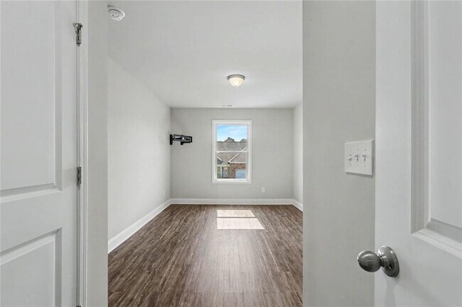 Building Photo - 350 McGiboney Ln