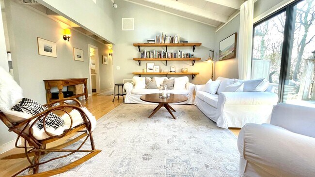 Building Photo - 274 Little Fresh Pond Rd