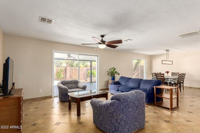 Building Photo - Exceptional 6-Bedroom Home with Private Pool Near ASU