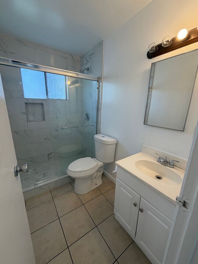 Building Photo - Picadilly Way