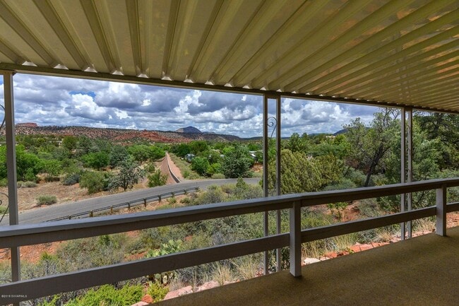 Building Photo - 401 Sunset Hills Dr