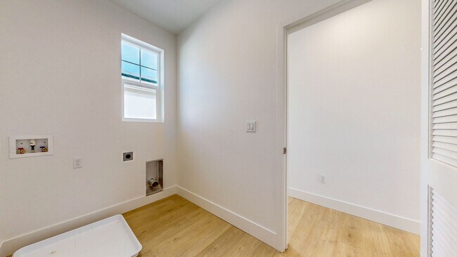 Building Photo - 2782 Sassy St