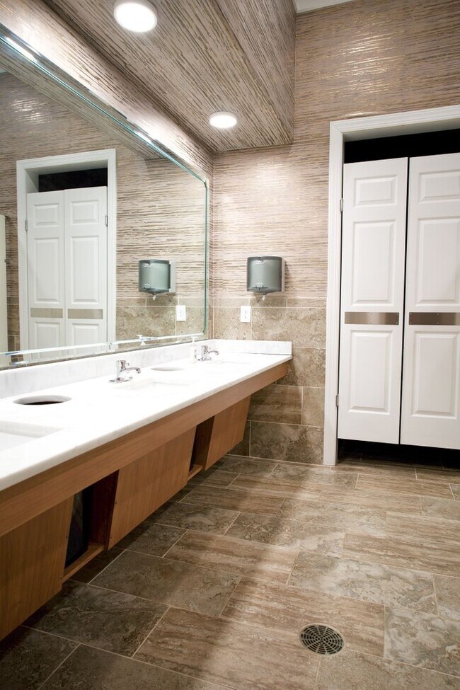 Building Photo - Spacious 2bd/2ba Ranch Style home with impressive club amenities located in Ellis Crossing