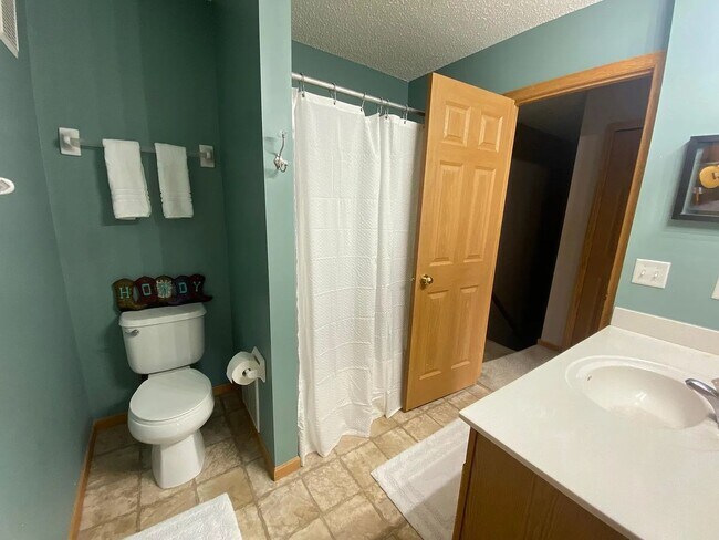 Building Photo - Spacious *2Bed*2Bath townhome Cottage Grove Available 7/1/26!