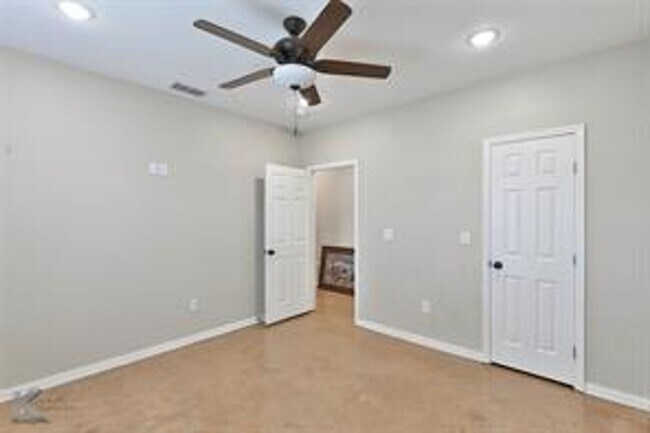 Building Photo - 1468 Bettis St