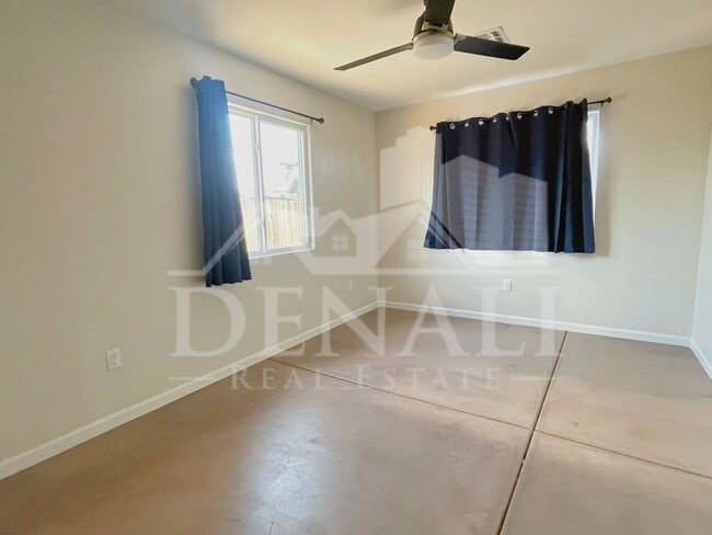 Building Photo - 2618 N Sparkman Blvd