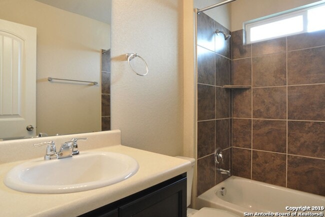 Building Photo - 4 Bedroom/2 Bath Amhurst Subdivision