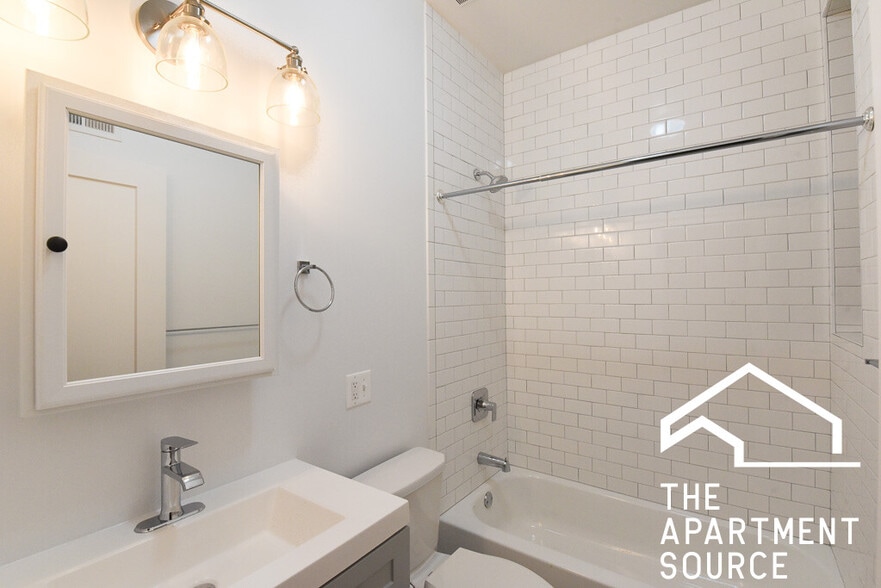 Building Photo - 3405 W Fullerton Ave