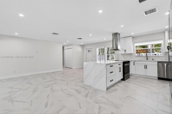 Building Photo - 4010 NE 22nd Ave