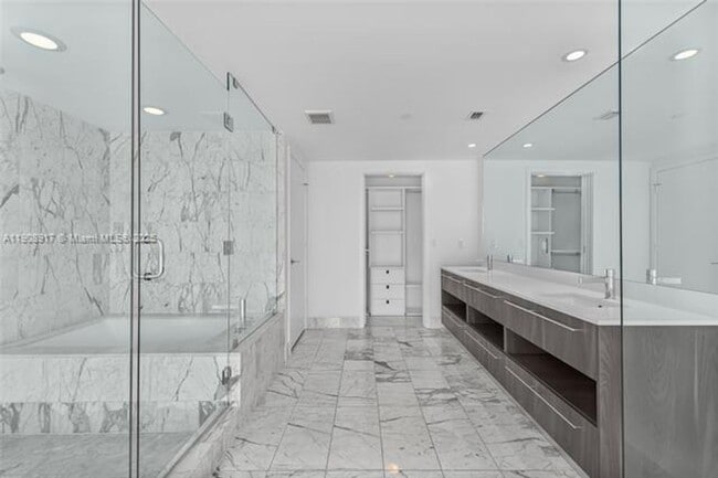 Building Photo - 3131 NE 7th Ave