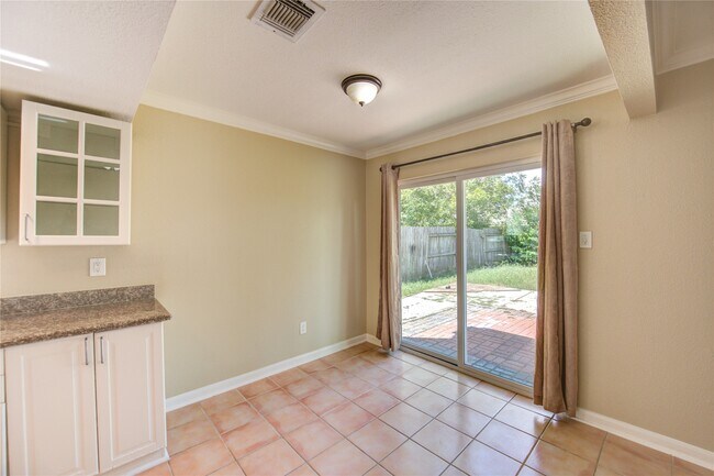 Building Photo - 3702 Royal Manor Dr