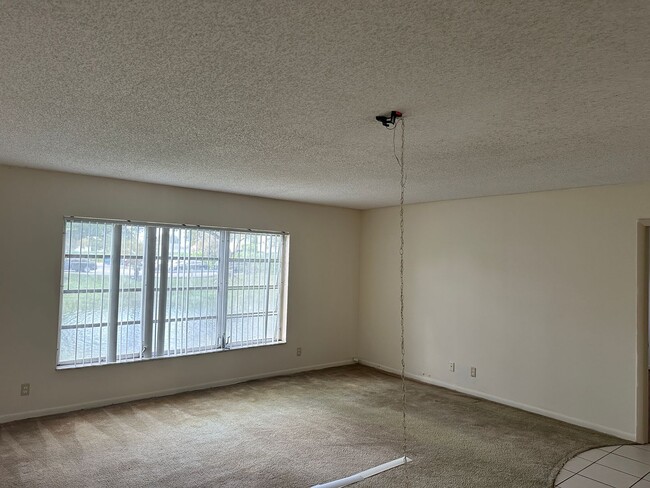 Building Photo - 1 Bedroom Condominium - Spring Creek - Sun...