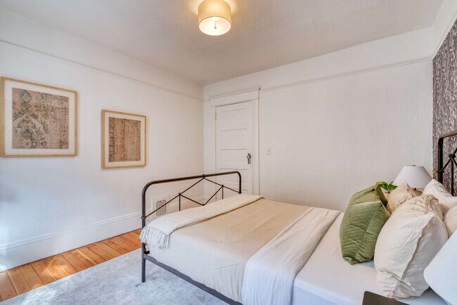 Building Photo - 1032-1036-1036 SE 12th Ave