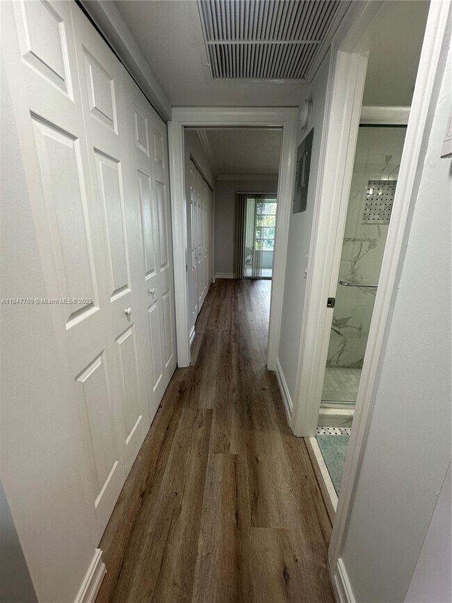 Building Photo - 4027 Swansea Crescent