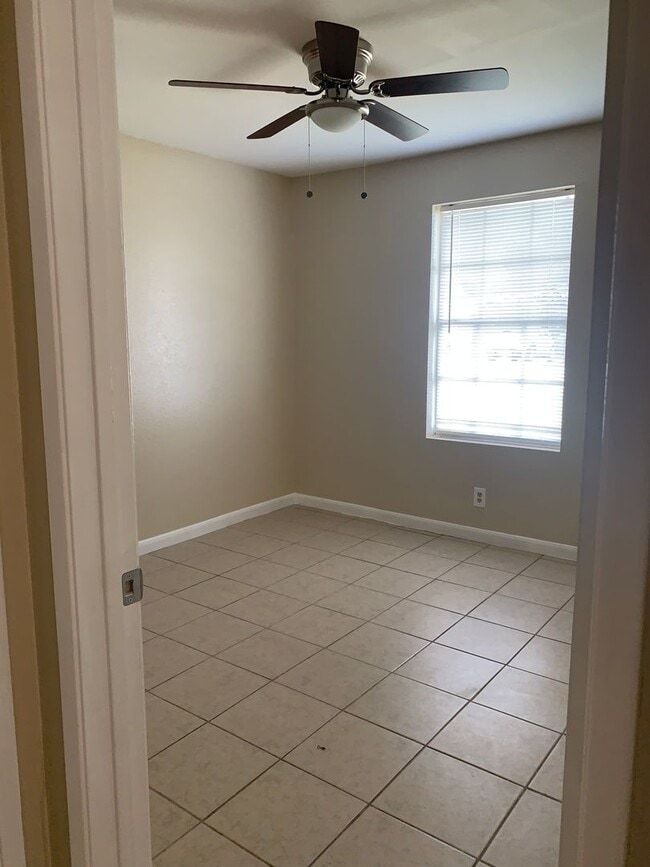 Building Photo - Newly refreshed spacious 2BD,2BR duplex in Eagle Lake, TX.