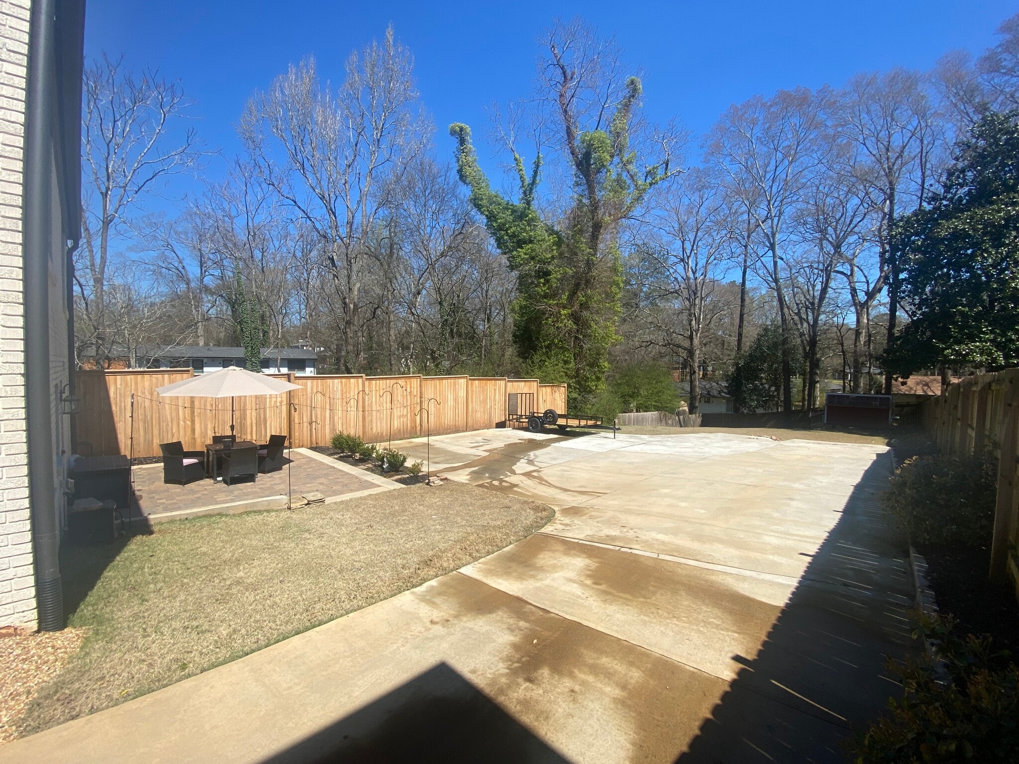 large off street parking area and back yard - 854 Moreland Ave SE