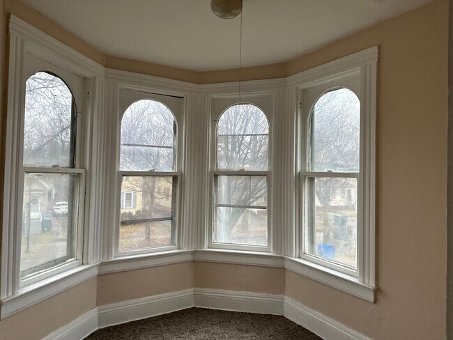 Building Photo - 337 Magnolia St
