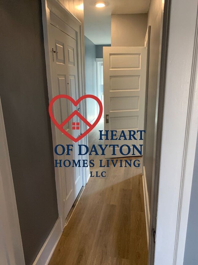 Building Photo - 1732 E 3rd St