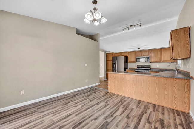 Building Photo - 17765 Oakview Ct