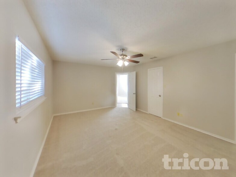 Building Photo - 8230 Longhorn Ridge Dr