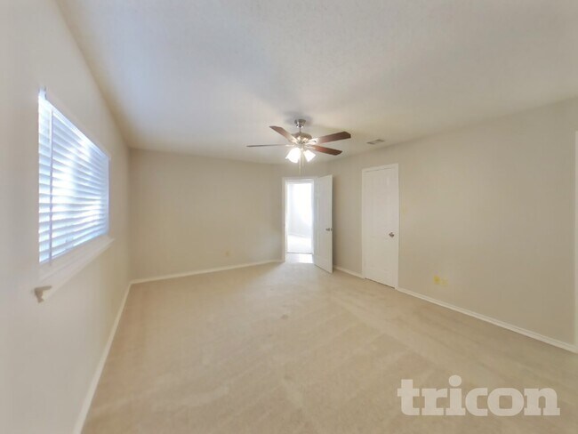 Building Photo - 8230 Longhorn Ridge Dr