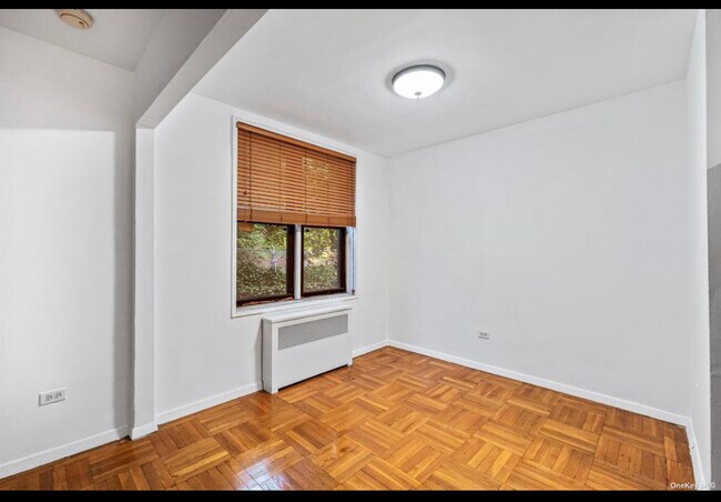 Building Photo - 4325 Douglaston Pky